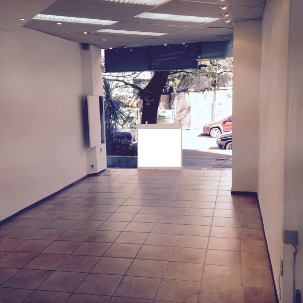 Excelente Local Comercial en Echevarríarza 3255.